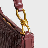 Renáta - Burgundi Stílusú Elegancia