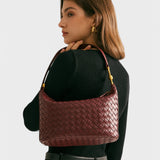 Renáta - Burgundi Stílusú Elegancia