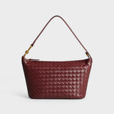 Renáta - Burgundi Stílusú Elegancia