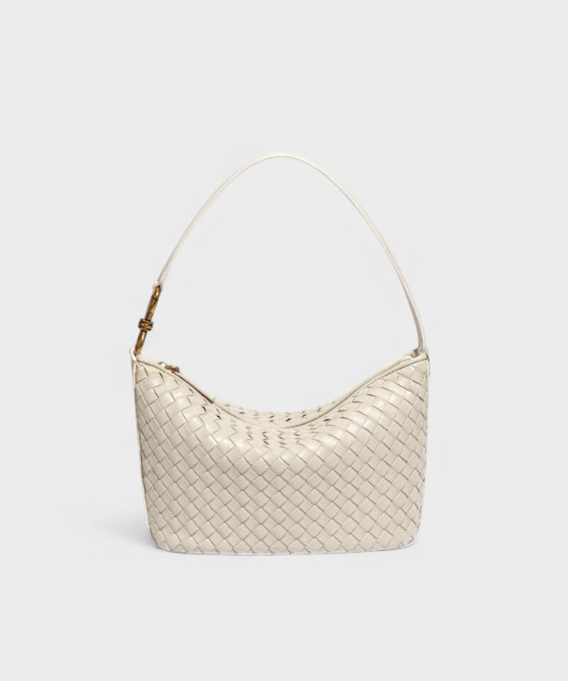 Renáta - Burgundi Stílusú Elegancia